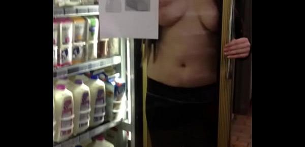  sexy blonde girl flashes in 7-11